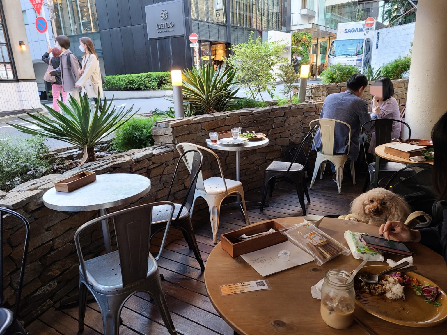 神南カフェテラス席3